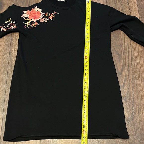 plus size sweatshirt dress with single cold shoulder and floral embroidery XL - Picture 6 of 7